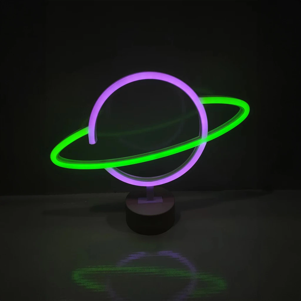 Lampa ozdobna NEON PLANET będzie świetnie wyglądała w pokoju dziecięcym i młodzieżowym lub jako dekoracja na blacie biurka oraz półki.